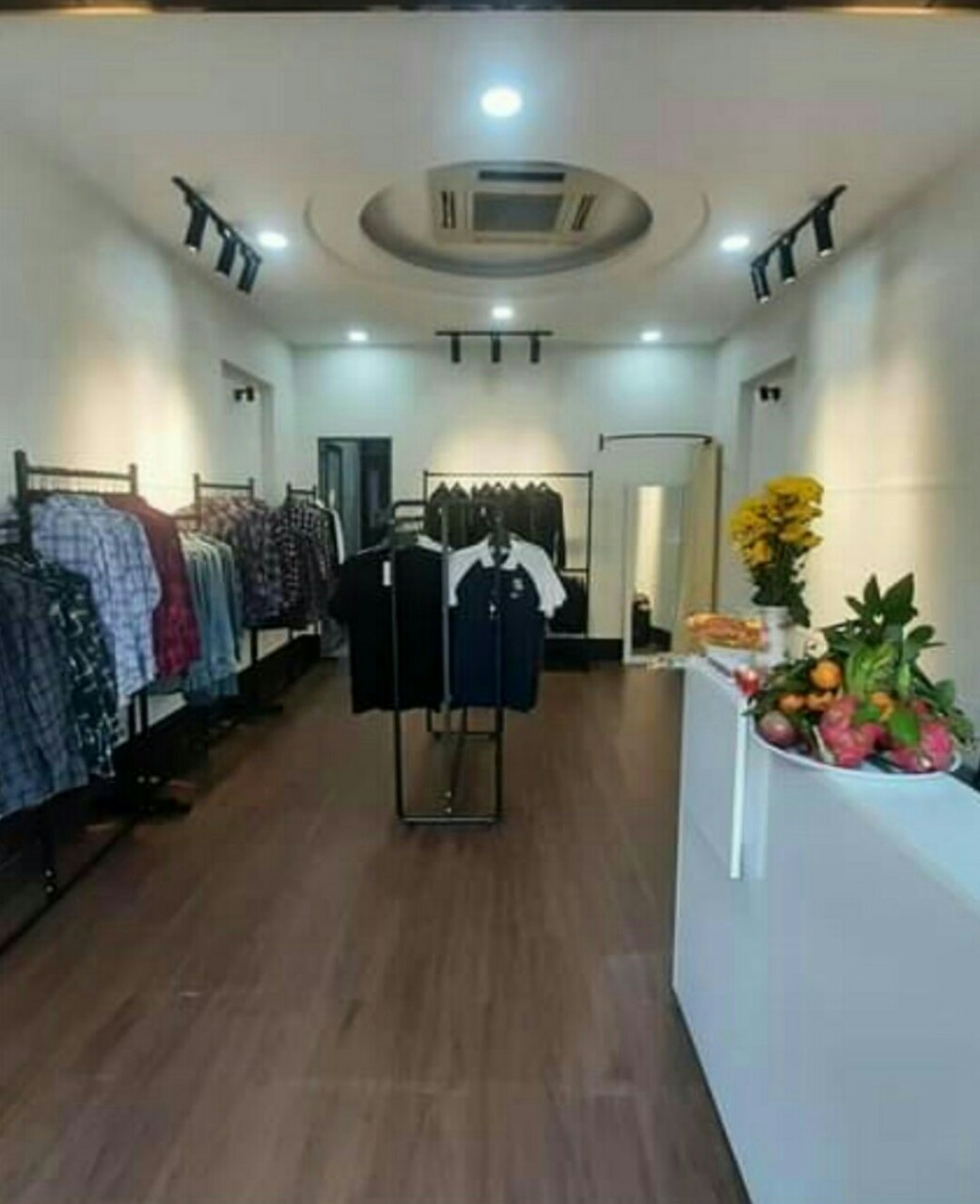 Cần sang shop đồ nam gấp