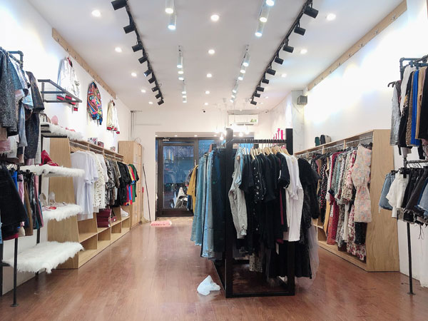 Sang nhanh shop quần áo nữ mặt bằng rộng đẹp