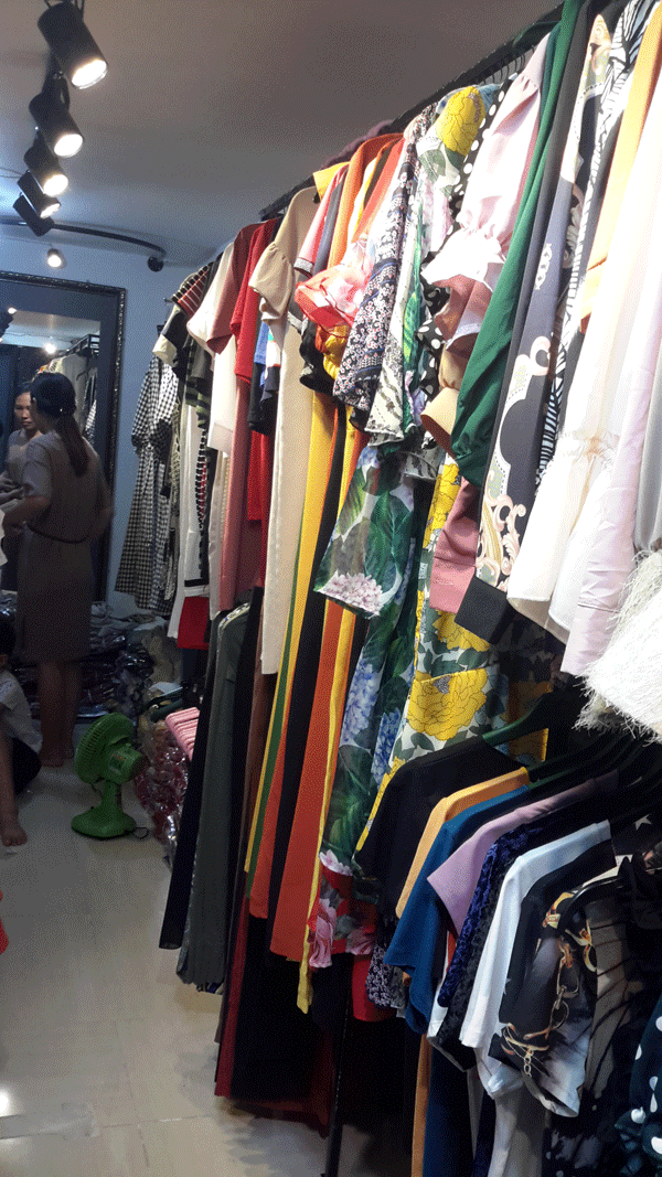 Cần sang shop thời trang nữ mặt tiền đường Phạm Văn Đồng