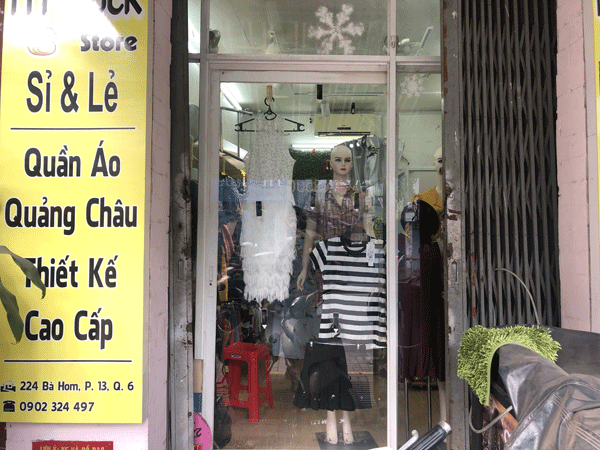 Sang Shop thời trang nằm trên đường lớn đông người qua lại