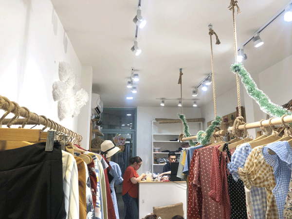 Sang shop thời trang Tầng 1 65C Hồ Xuân Hương , Quận 3