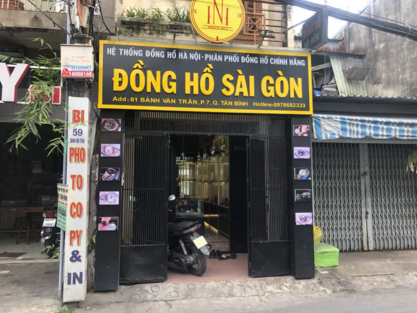 Sang shop đang kinh doanh đồng hồ đeo tay