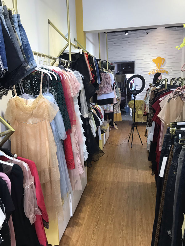 Sang mặt bằng shop thời trang đối diện BigC