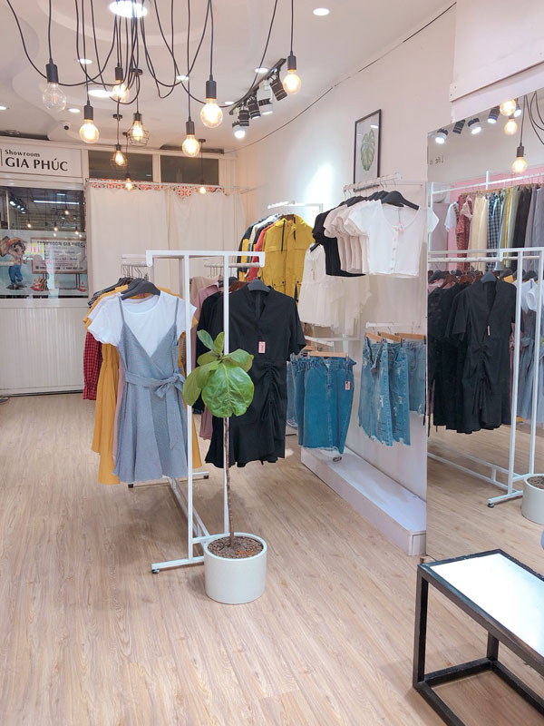 Cần Sang Shop Thời Trang Mặt tiền Phan Đình Phùng.