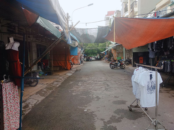 Cần sang shop Trong Chợ Việt Lập Dĩ An