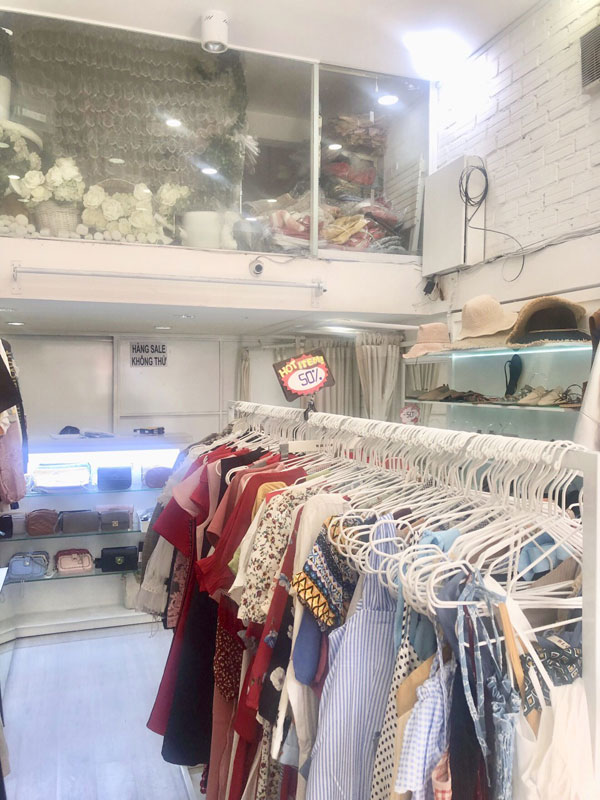 Cần sang gấp shop đẹp góc 2 mặt tiền