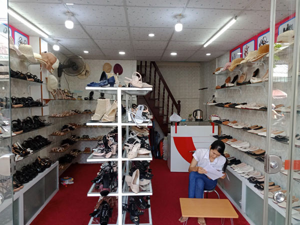 Sang shop giày góc 2 mặt tiền nhà nguyên căn