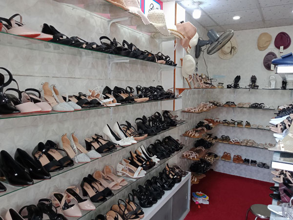 Sang shop giày góc 2 mặt tiền nhà nguyên căn