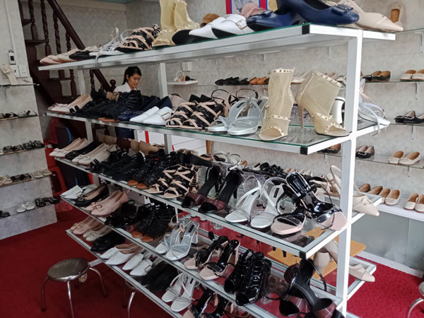 Sang shop giày góc 2 mặt tiền nhà nguyên căn