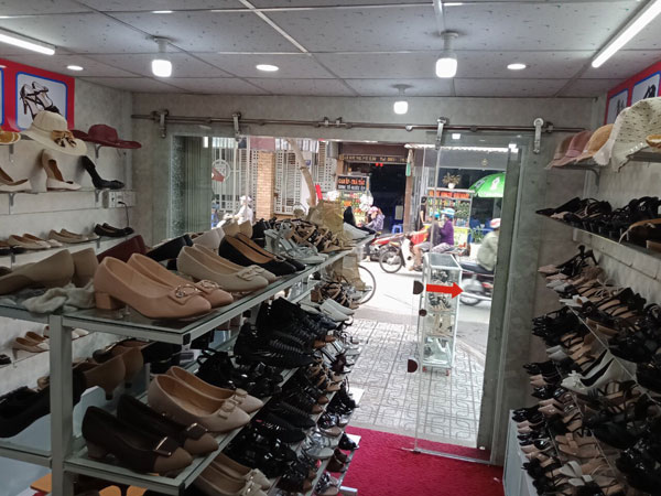 Sang shop giày góc 2 mặt tiền nhà nguyên căn