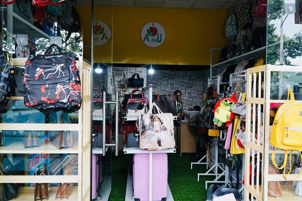 Cần sang gấp shop mặt tiền Huỳnh Văn Lũy