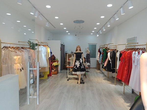 Cần sang  shop thời trang thiết kế do chuẩn bị sinh em bé