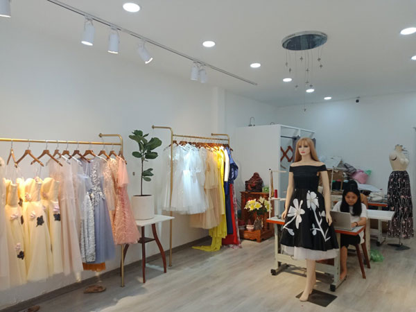 Cần sang  shop thời trang thiết kế do chuẩn bị sinh em bé