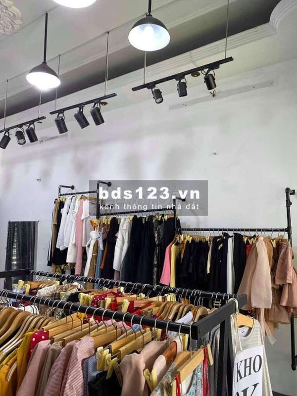 Cần sang lại shop vị trí đẹp, rất đông khách