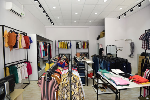 Cần sang Shop Mặt tiền Quận 9