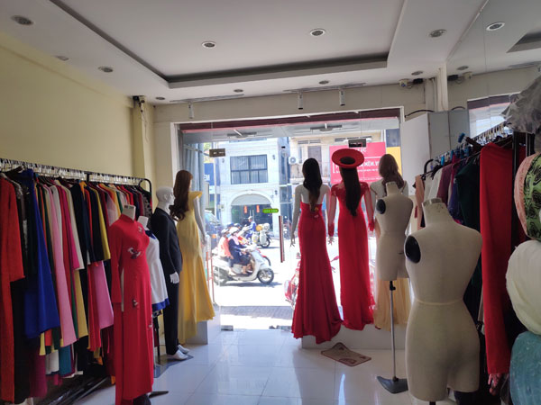 Cần sang mặt bằng Shop Mặt Tiền Phan Đình Phùng