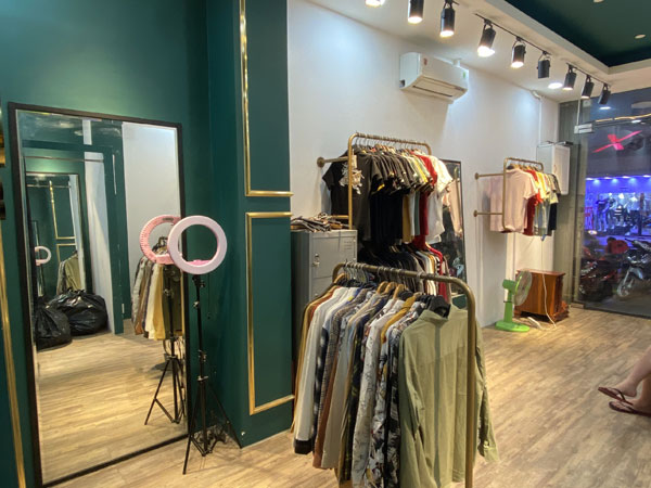 cần sang lỗ gấp shop thời trang trung tâm quận 10