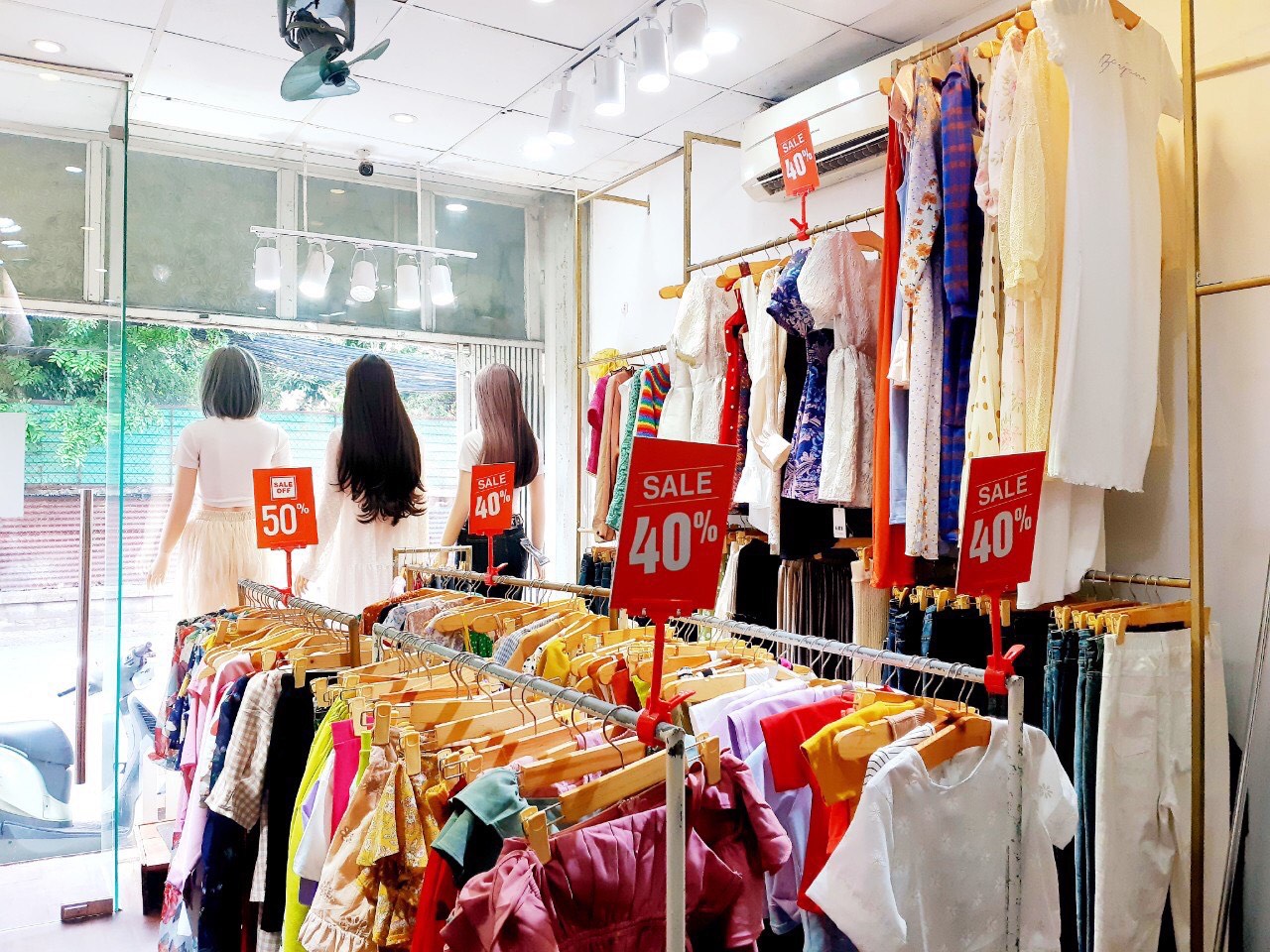 Cần sang gấp lại shop thời trang