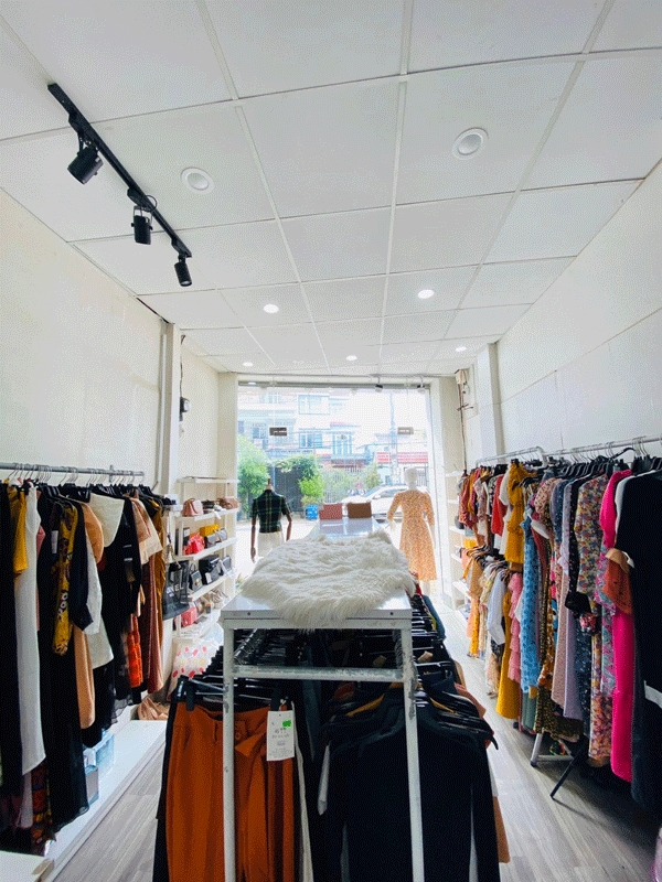 Sang Shop thời trang MT đường Võ Thị Sáu, Dĩ An, Bình Dương.