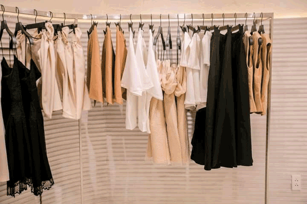 Sang shop  đối diện khách sạn PARK HYATT