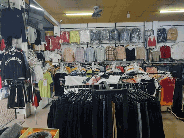 cần sang lại shop đang kinh doanh tốt vị trí đẹp