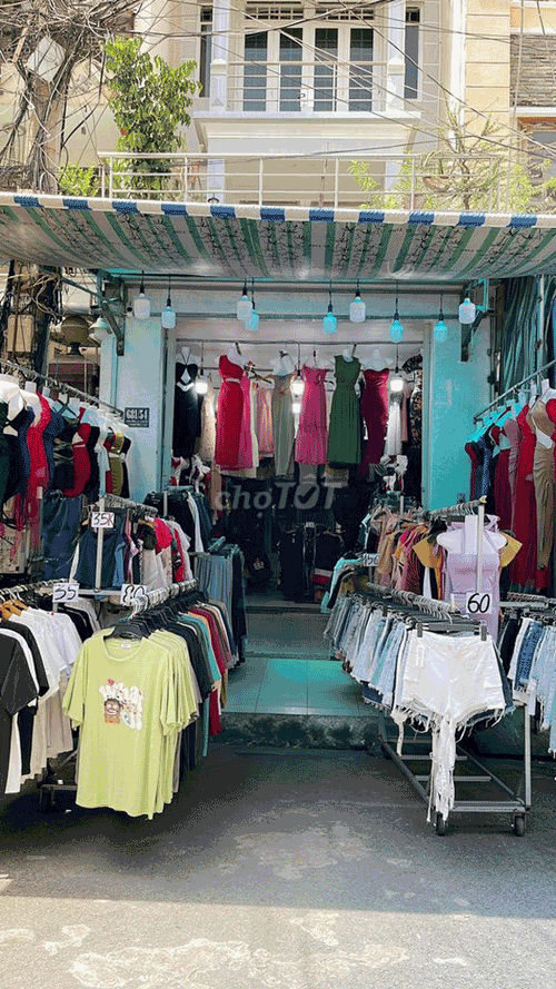 Sang nhượng Shop quần áo trong chợ Hạnh Thông Tây
