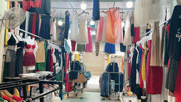 Sang nhượng Shop quần áo trong chợ Hạnh Thông Tây