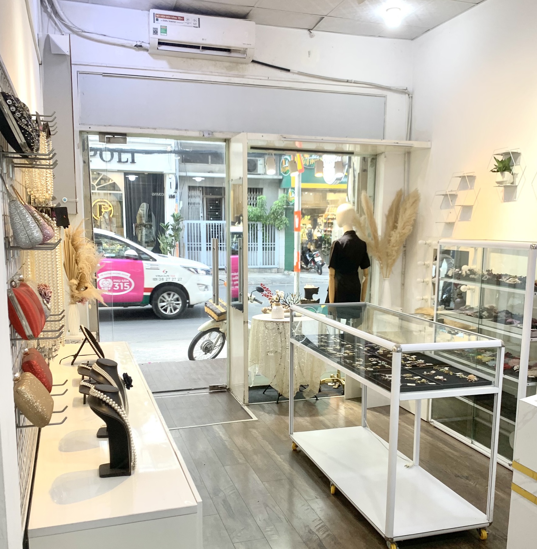 Sang shop phụ kiện thời trang tại Phú Nhuận
