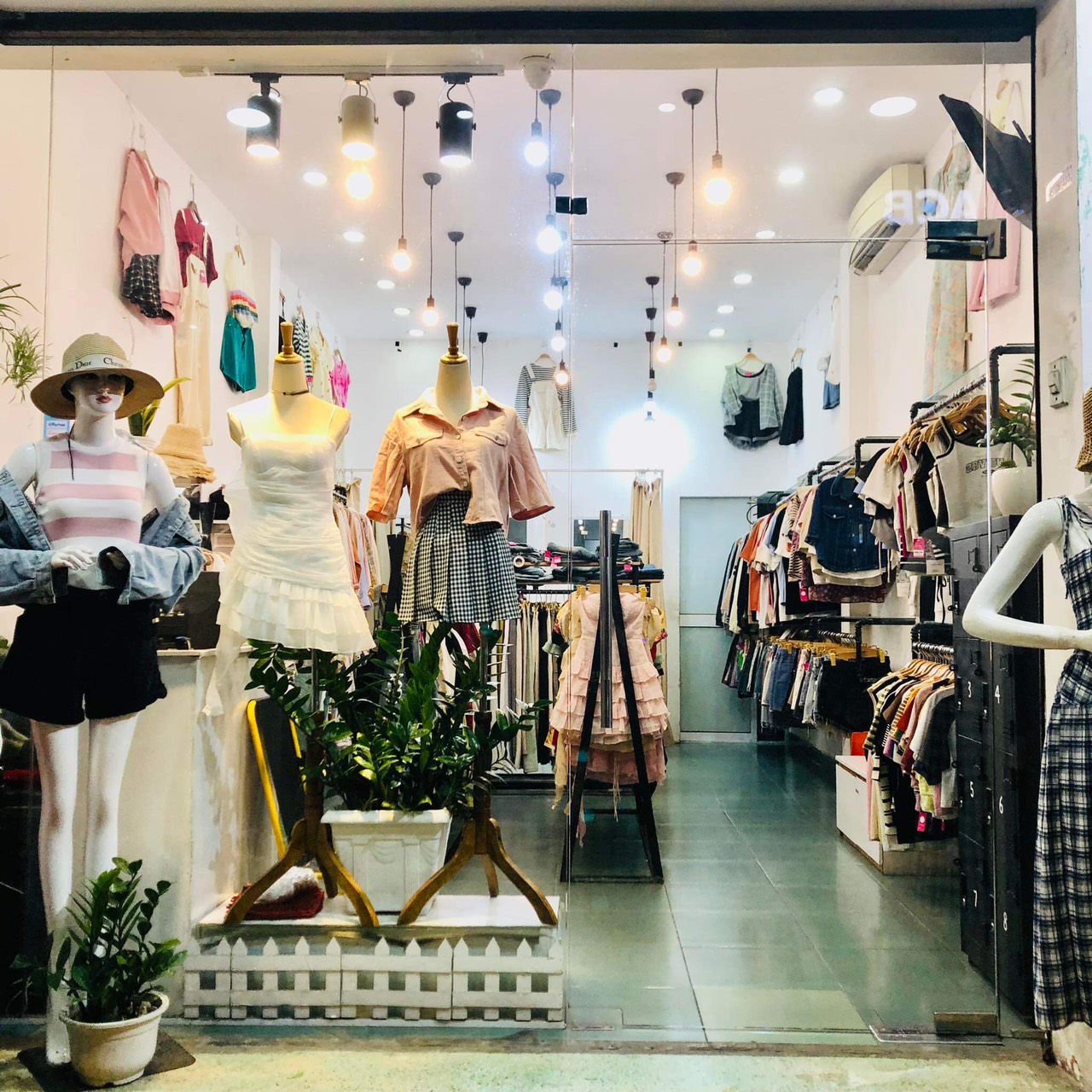 Sang gấp shop thời trang tại Quận Tân Phú