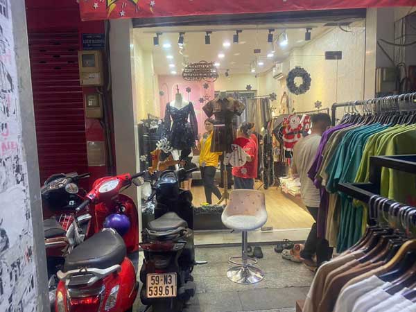 Sang shop quần áo mặt tiền đường Hậu Giang Quận 6