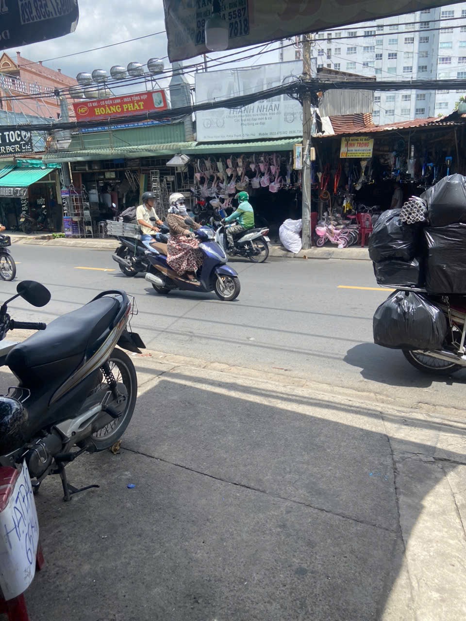 CẦN SANG NHƯỢNG CỬA HÀNG DÉP THỜI TRANG TẠI 66 THOẠI NGỌC HẦU TAN PHÚ