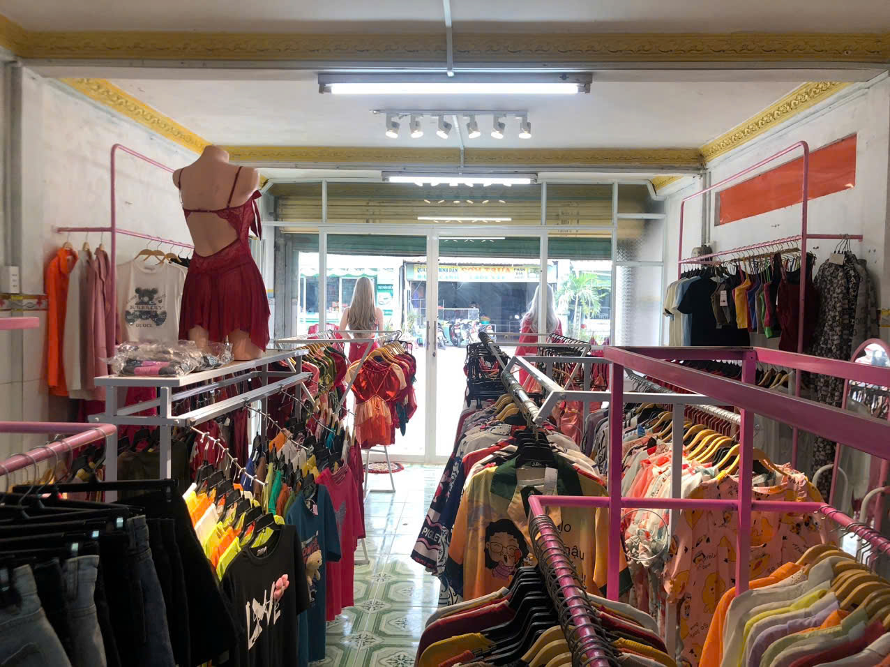 Sang gấp shop thời trang tại  KCN  Bình Đức, Mỹ Tho, Tiền Giang