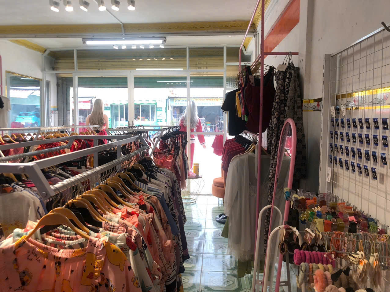 Sang gấp shop thời trang tại  KCN  Bình Đức, Mỹ Tho, Tiền Giang
