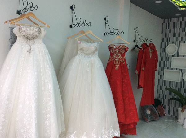Cần sang studio áo cưới quận Tân Phú