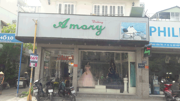 Sang shop áo cưới mặt tiền số 1391 Phan Văn Trị, phường 10, quận Gò Vấp.