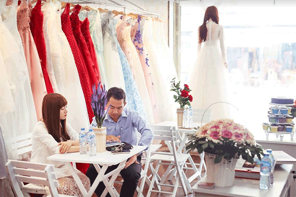 Cần sang studio  áo cưới quận Tân Phú