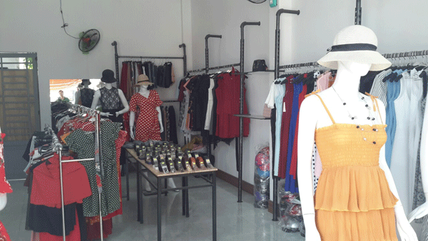 Sang shop thời trang nữ, dây nịt, bóp da ngah chợ Phạm Văn Bạch
