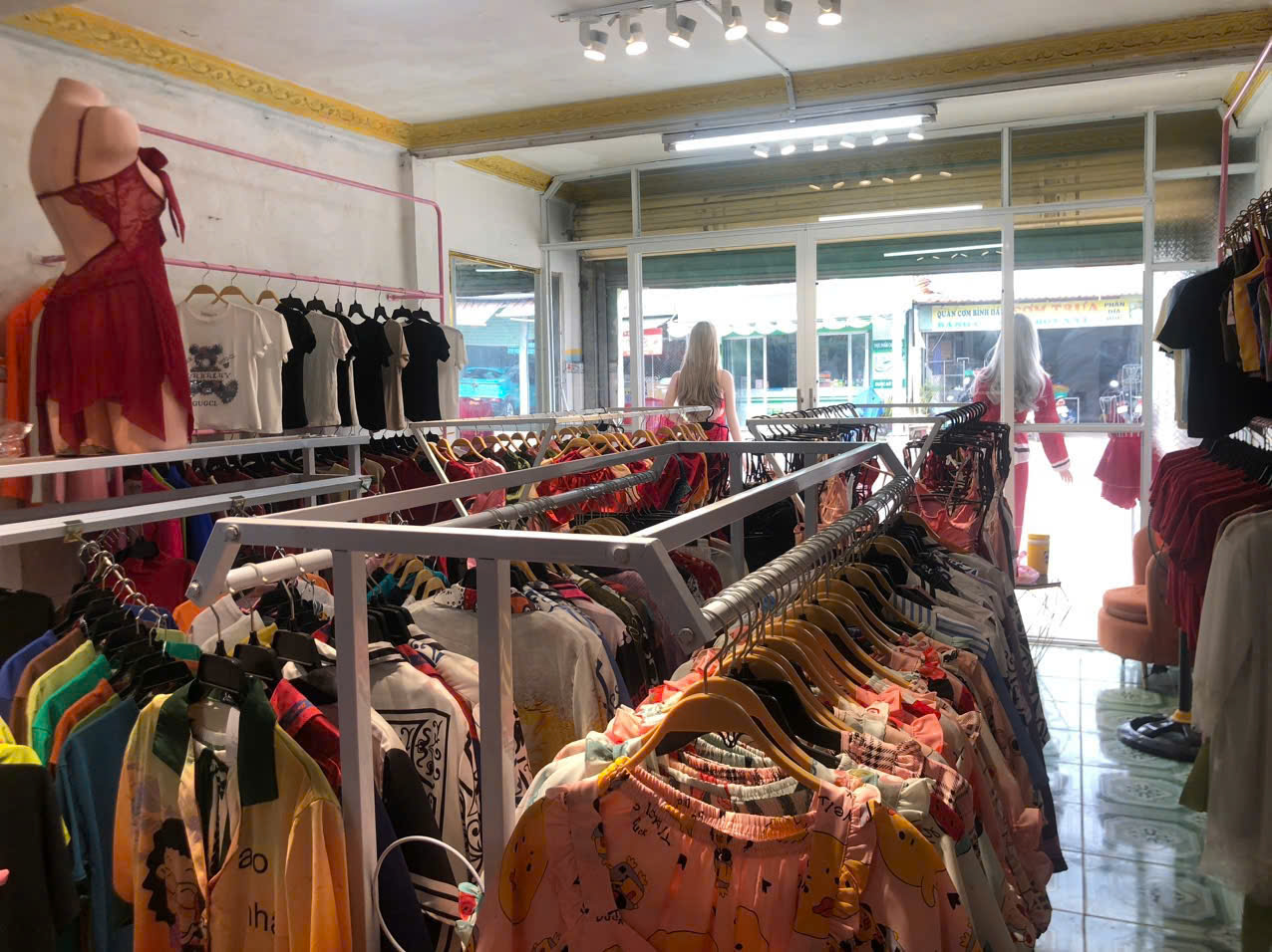 Sang gấp shop thời trang tại KCN Bình Đức, Mỹ Tho, Tiền Giang
