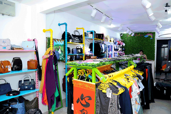 Sang gấp shop thời trang mặt tiền quận 1