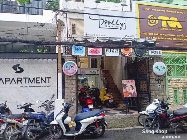 Cần sang lại mặt bằng shop thời trang rất đẹp hẻm