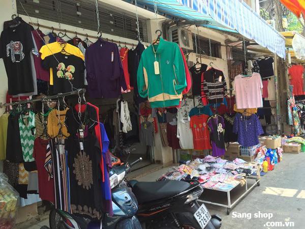 Cần sang lại toàn bô hàng hoá, phụ kiện shop  giá mềm.