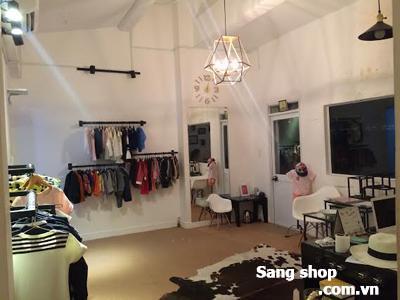 Cần sang shop bán đồ trẻ em và nội thất ở shop