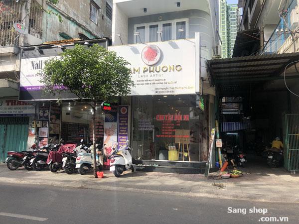 Cần sang shop mặt bằng đẹp, ngay góc, đã đầu tư bài bản