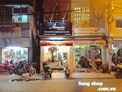 Cần sang Shop quần áo thời trang gấp