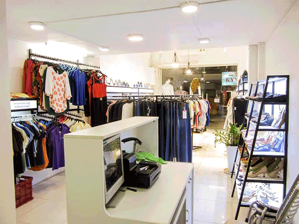 Sang gấp trang thiết bị và quần áo shop thời trang,