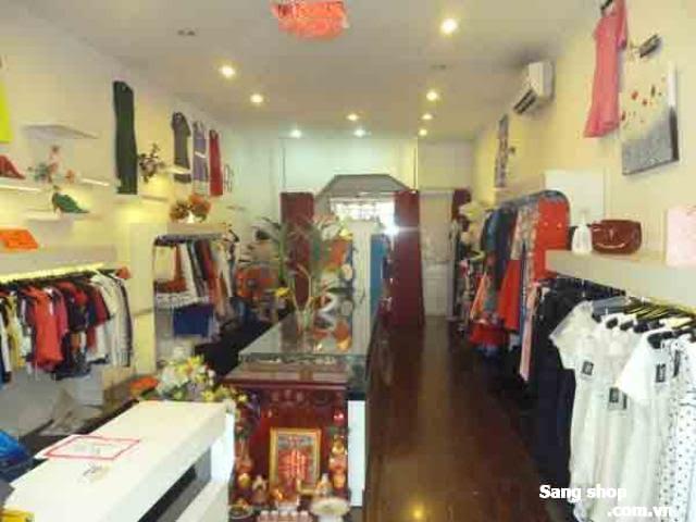 Sang kệ quần áo cho shop thời trang nữ