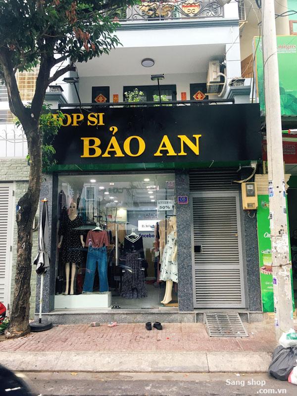 Sang lại gấp shop thời trang đang kinh doanh tốt.