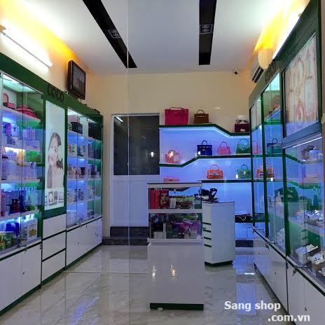 Sang mặt bằng hoặc shop mỹ phẩm cao cấp