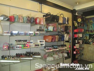 Sang mặt bằng shop túi xách quận 3