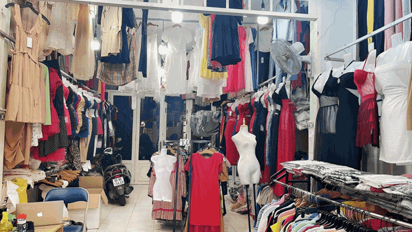 Sang nhượng Shop quần áo trong chợ Hạnh Thông Tây